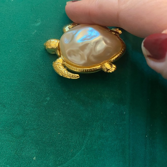 Chanel Brooch/pin - Picture 4 of 5